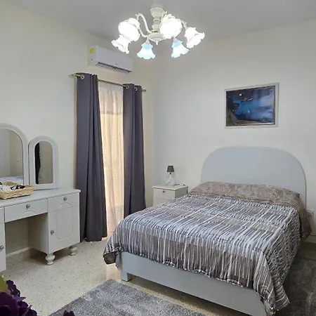 Lourdes House Lägenhet